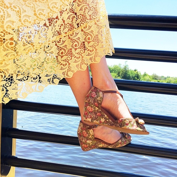 H&M Yellow Lace Midi Skirt Size 8 A-Line Feminine Cottagecore Spring Summer - Picture 2 of 8